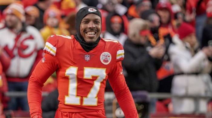 Chiefs wide receiver Mecole Hardman smiles during a game.
